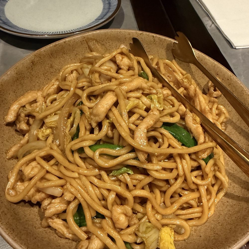 Chi Restaurant & Bar - Lo Mein chicken - Szechuan Near Me - New York, New York