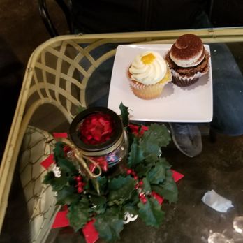 Jennivee’s Bakery - Desserts Near Me - Chicago, Illinois