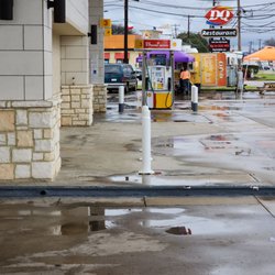 Graystone Shell Gas Station - Food truck next door