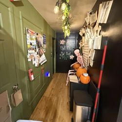 Smashley's Coffee Company - Hall to the bathroom
