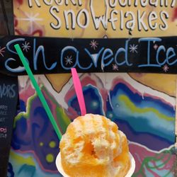 Rocky Mountain Snowflakes - Hawaiian style shaved ice with mango and dreamsicle flavors. Fantastic!