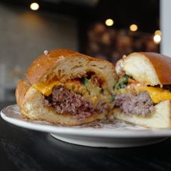 Cardinale du Vin - Cardinale Burger - Beef + Pork blend, spicy pickles, aioli, brioche bun