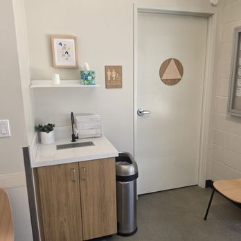 Veterinary Skin & Ear - Veterinarians Near Me - Los Angeles, California Veterinary Skin & Ear - Veterinarians Near Me - Los Angeles, California