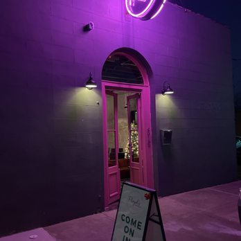 Floyd’s Wine Lounge - Floyd's Entance - Wine Bars Near Me - Brenham, Texas