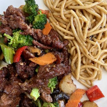 Fan Tang - Broccoli beef lo mein - Chinese Near Me - Albuquerque, New Mexico