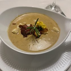 Rucola Verde - Cream of mushroom soup (on specials menu)....yes, that's a beautiful chunk of bacon in there