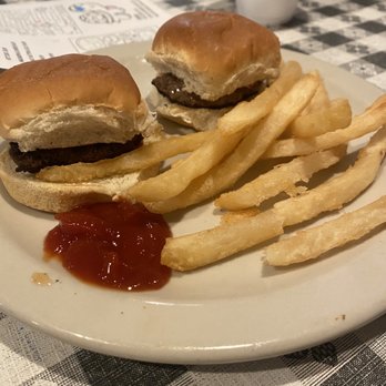 Willow Ranch - Hamburger sliders off the kids' menu - Barbeque Near Me - Buttonwillow, California Willow Ranch - Hamburger sliders off the kids' menu - Barbeque Near Me - Buttonwillow, California