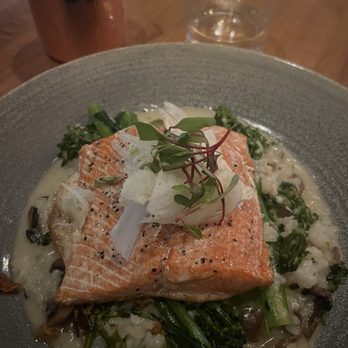 Earls Kitchen + Bar - Copper Salmon - New American Near Me - Bellevue, Washington Earls Kitchen + Bar - Copper Salmon - New American Near Me - Bellevue, Washington