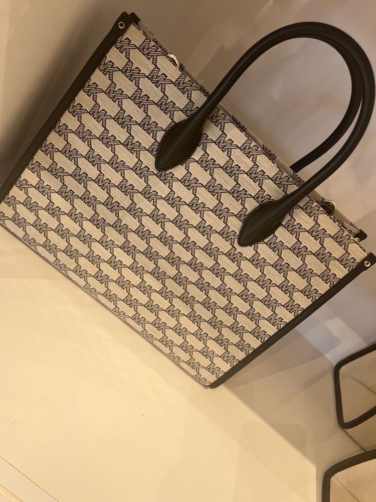 MICHAEL KORS Updated August 2024 13 Photos 211 Outlet Center Dr