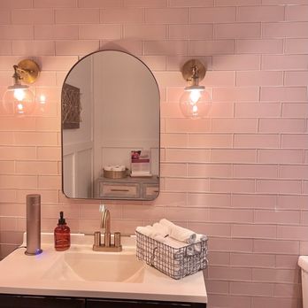 Savante Salon - Nice fresh towels :) - Hair Salons Near Me - Gilbert, Arizona