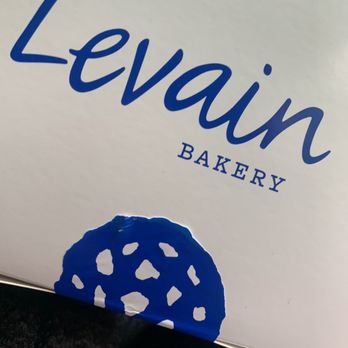 Levain Bakery - Williamsburg, Brooklyn - Chic box for cookies - Bakeries Near Me - Brooklyn, New York Levain Bakery - Williamsburg, Brooklyn - Chic box for cookies - Bakeries Near Me - Brooklyn, New York