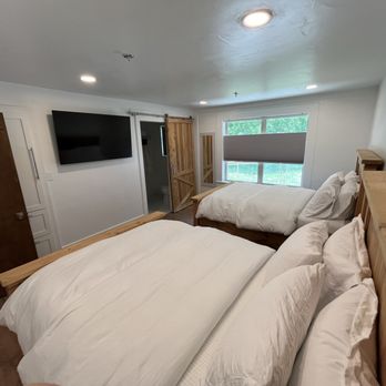 Hotel henry - Hotels & Travel Near Me - Blanco, Texas