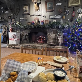 Cracker Barrel Old Country Store - American Near Me - Elkton, Maryland