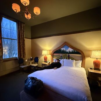 McMenamins Anderson School - Hotels Near Me - Bothell, Washington