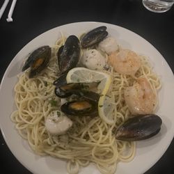 Fratelli Restaurant & Bar - Seafood scampi