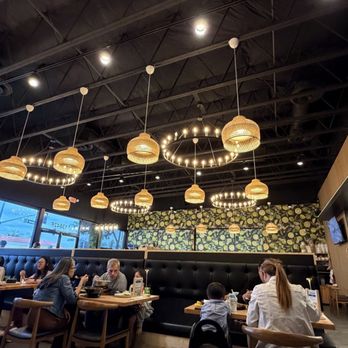 Manaao - Cute interior - Thai Near Me - Tustin, California