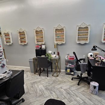 The Parlor Salon - Manicure chairs - Hair Salons Near Me - Flagstaff, Arizona The Parlor Salon - Manicure chairs - Hair Salons Near Me - Flagstaff, Arizona