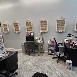 The Parlor Salon - Manicure chairs