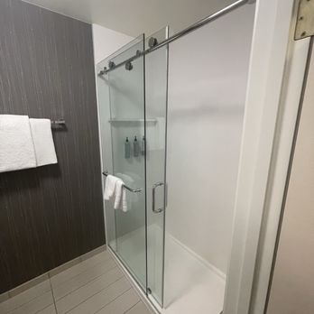 Courtyard by Marriott Roseville - Shower - Hotels Near Me - Roseville, California Courtyard by Marriott Roseville - Shower - Hotels Near Me - Roseville, California