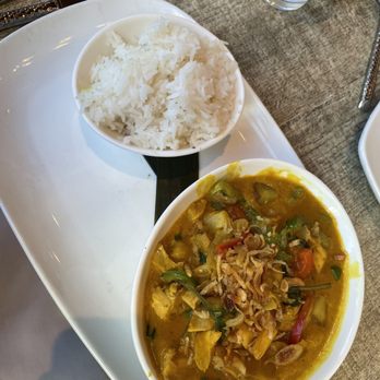 Malai Kitchen - Yellow Curry Bowl with chicken and Side of Jasmine Rice - Thai Near Me - Fort Worth, Texas Malai Kitchen - Yellow Curry Bowl with chicken and Side of Jasmine Rice - Thai Near Me - Fort Worth, Texas