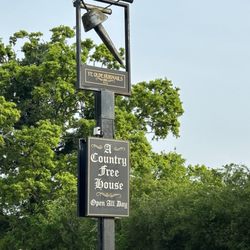 Hobnails Inn - Street signage