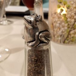 Sybill's Restaurant and Gift Shop - One of the salt and pepper shakers on our table.