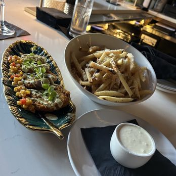 The Peacock - Fried green tomatoes and truffle fries - Breakfast & Brunch Near Me - Charleston, South Carolina The Peacock - Fried green tomatoes and truffle fries - Breakfast & Brunch Near Me - Charleston, South Carolina