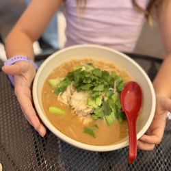 Akami Poke & Ramen - Chicken ramen