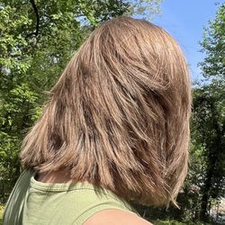 Relish Salon - Haircut from the back - layer city ‍