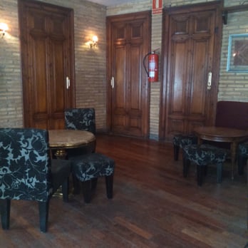 Cafe Colonial - Zona de mesas - Bars Near Me - Zaragoza, Z