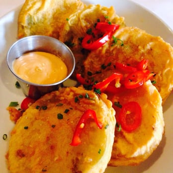 Smack Shack - Fried green tomatoes. Yum! I recommend eating them w your hands and not cutting them up - Seafood Near Me - Minneapolis, Minnesota
