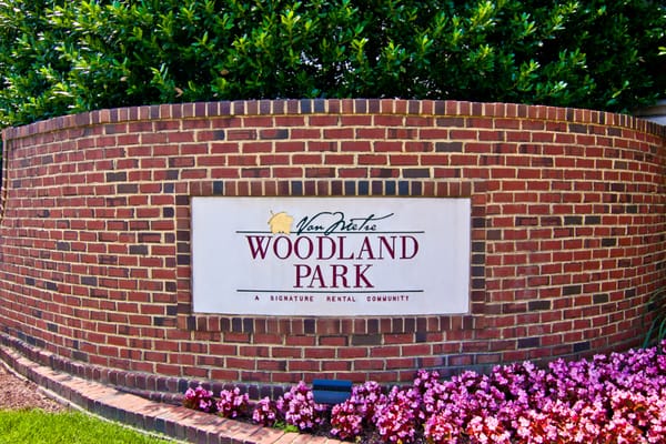 Woodland Park Apartments 75 Photos 46 Reviews Apartments 13025 Elm Tree Drive Herndon Va United States Phone Number