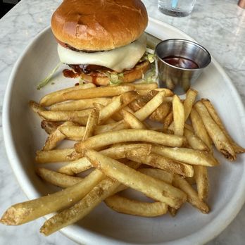 Culinary Dropout - The Pub Burger - New American Near Me - ATLANTA, Georgia