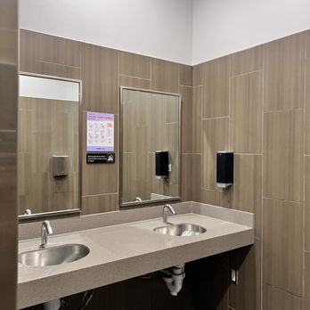 Good 2 Go - Women's restroom - Gas Stations Near Me - Brighton, Colorado Good 2 Go - Women's restroom - Gas Stations Near Me - Brighton, Colorado