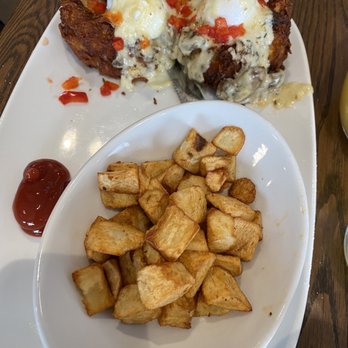 Another Broken Egg Cafe - Hash Brown Benedict - American Near Me - Williamsburg, Virginia Another Broken Egg Cafe - Hash Brown Benedict - American Near Me - Williamsburg, Virginia