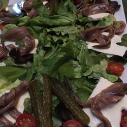 Rua 19 - Ensalada con Anchoas, Queso y vinagre de Frambuesa.