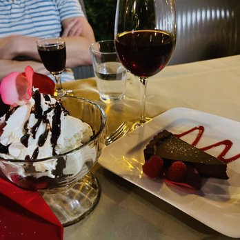 Robins Restaurant - Dessert - New American Near Me - Cambria, California Robins Restaurant - Dessert - New American Near Me - Cambria, California