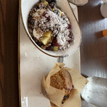 First Watch - Sunrise Granola Bowl - Breakfast & Brunch Near Me - Springfield, Missouri