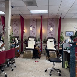 Pedicure chairs have removable white massage mats. Some are broken. Pedicure chairs have removable white massage mats. Some are broken.