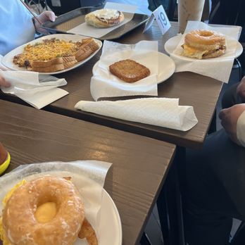 MeMe’s Cafe And Breakfast - Bacon egg and cheese donut sandwich, omelet, hash brown - Breakfast & Brunch Near Me - St. Peters, Missouri