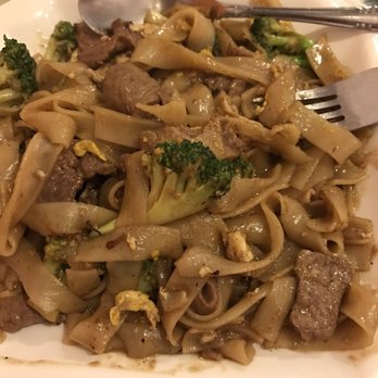 Bai Thong - Great pad see ew. Some pieces of beef were tough, and some were incredibly tender. - Thai Near Me - Tucson, Arizona