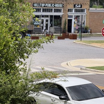 Hilltop Public House - view of HPH from the roundabout - Coffee & Tea Near Me - Montgomery, Alabama