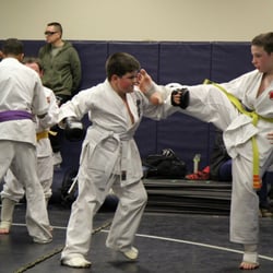 Central Kyokushin Karate - Kids learning self defense.
