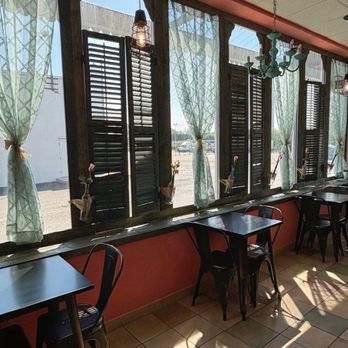 Milanes Cuban Corner - Dining room - Cuban Near Me - McKees Rocks, Pennsylvania