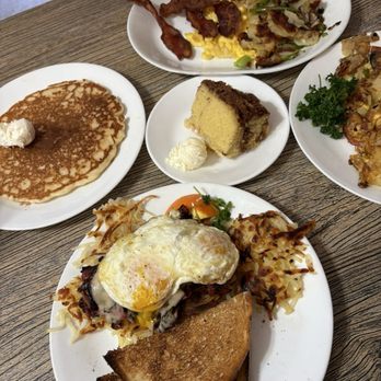 Teddy Bear Restaurant - pastrami & hash - American Near Me - Big Bear Lake, California Teddy Bear Restaurant - pastrami & hash - American Near Me - Big Bear Lake, California