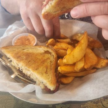 Daisy’s Garage - Best Ruben in town - New American Near Me - Marion, Iowa