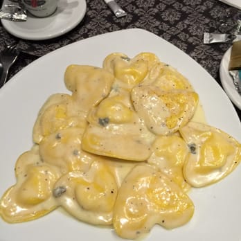 Pasta Divina - 4 cheese . It's good ..... But nothing special . But good - Italian Near Me - Brussels, BRU