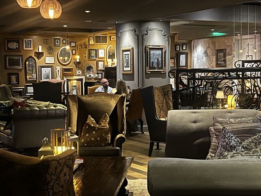 Sophia's Lounge by null