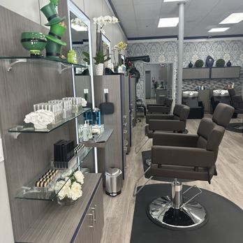 5 Wild Threading & Spa - Chairs - Hair Salons Near Me - Thousand Oaks, California