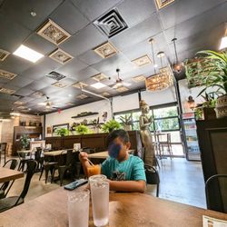 Snackboxe Bistro - Interior